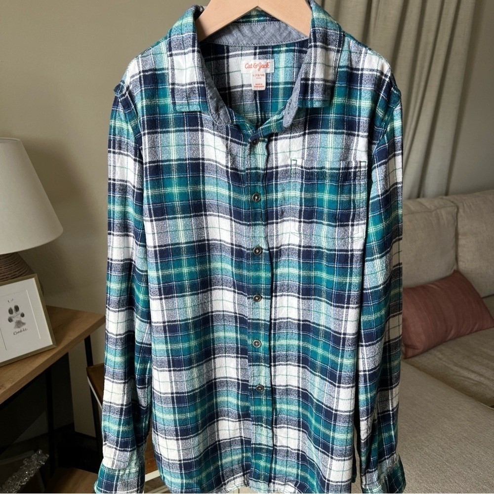 Cat & Jack Boy’s Green/blue/white Plaid L/S Button Up Size L (12/14)
